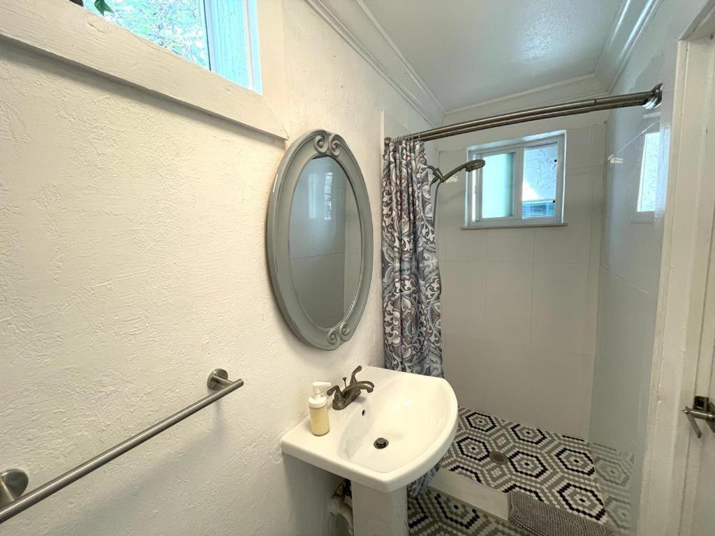 Private Studio With Free Parking Miami Exterior photo